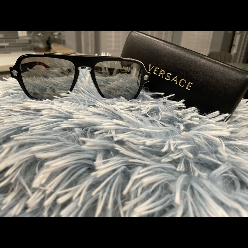 ***AUTHENTIC*** “Versace” Men’s Sunglasses.